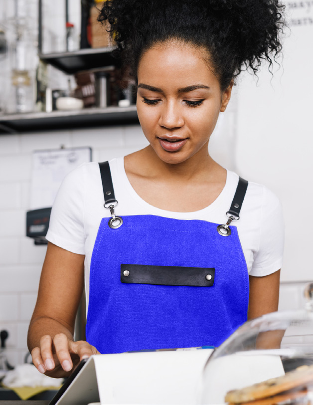 woman at checkout for qsr