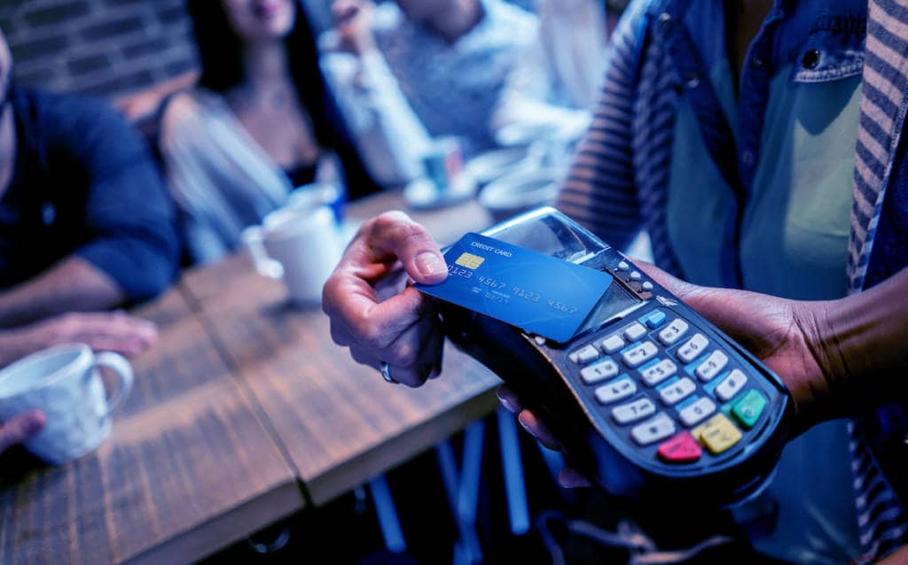 Making a contactless payment at a restaurant